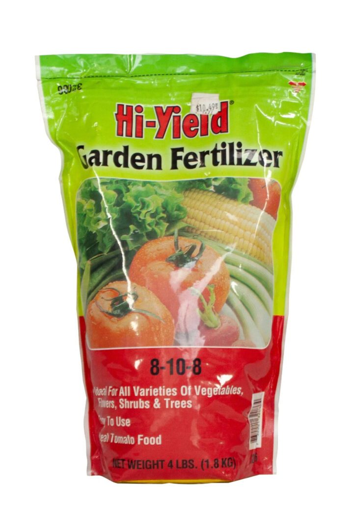 A green bag of Hi-Yield Garden Fertilizer.